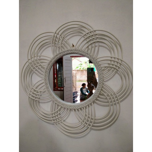 cermin hias sintetis