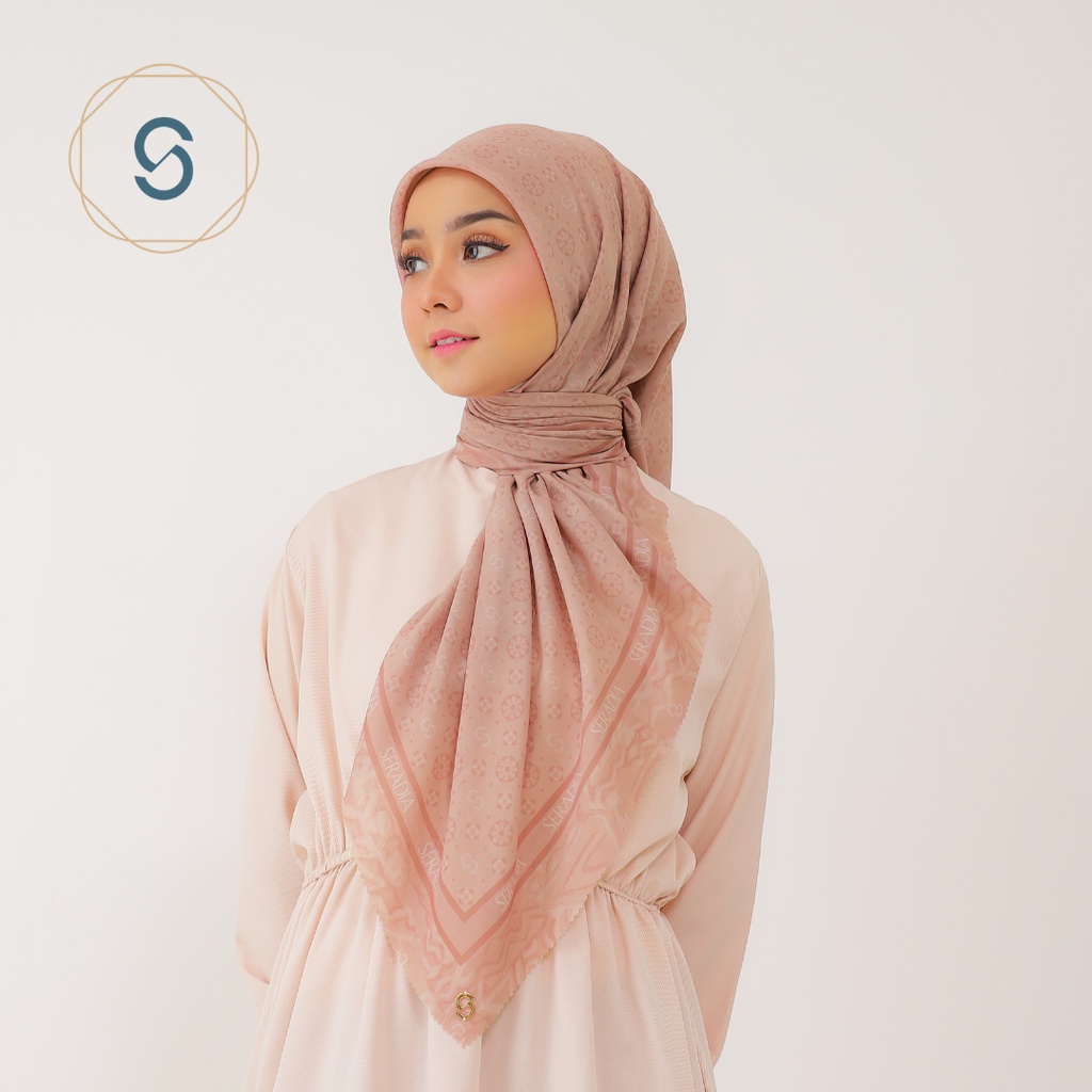 Seradia Hijab Segi Empat Monogram 2.0-Peach