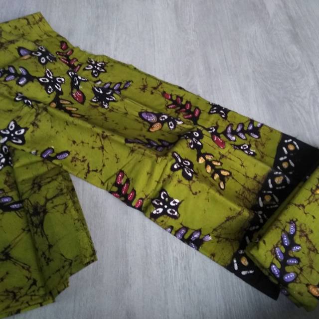 Batik Tulis Hijau Muda Motif Berwarna
