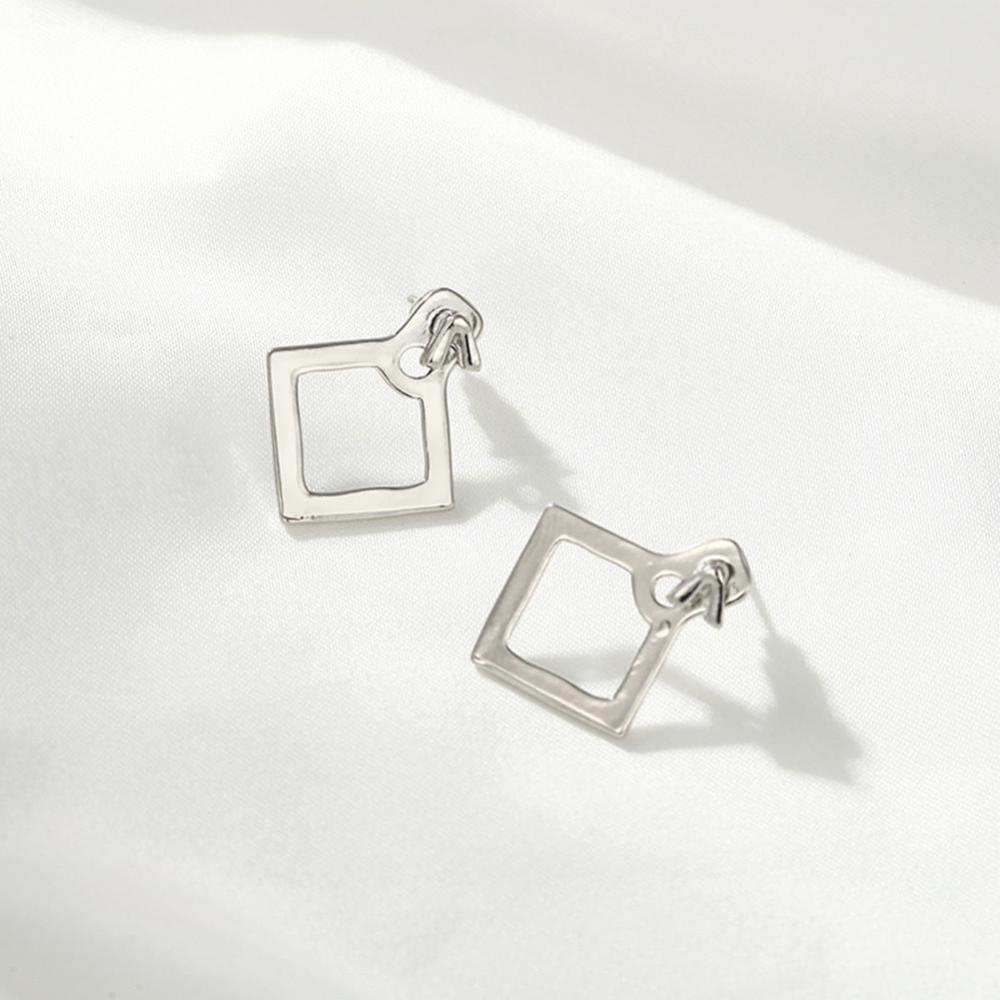 Timekey Anting Tusuk Gantung Wanita Bahan Metal Desain Belah Ketupatsegitiga Hollow Gaya Simple Untuk Hadiah A5K7