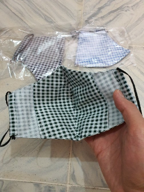 Masker Kain (bisa Selip Tissue) — Bentuk Lancip Motif Kotak-kotak