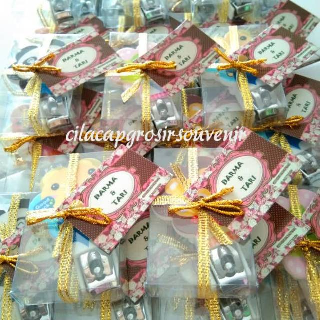 

Souvenir Pernikahan Murah Gunting kuku Pororo Packing Mika Minimal Order 100 Pcs