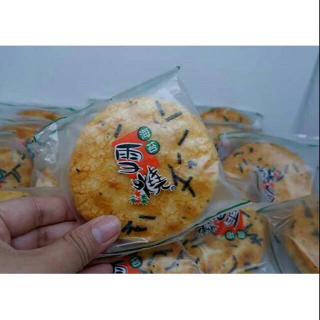 Rice cracker seaweed