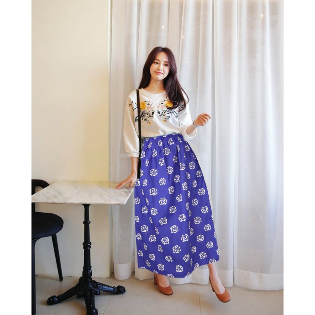 IZANY Rok Wolfis Panjang Banyak Motif-ROSE WHITE ON BLUE