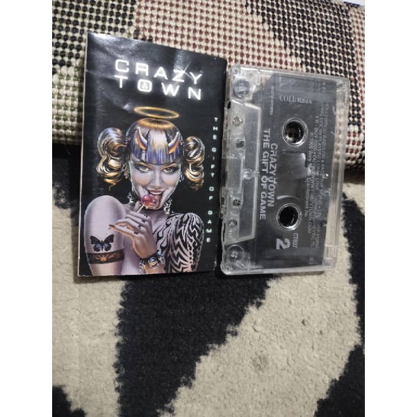 kaset pita crazy town