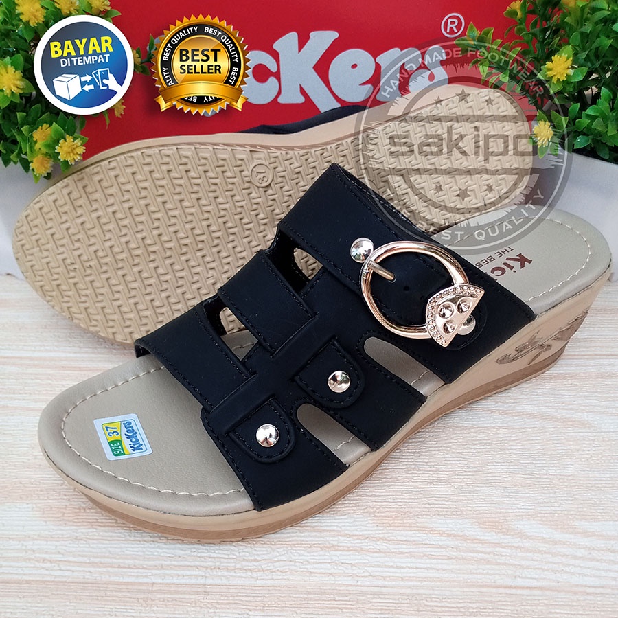 PROMO 12.12 BIRTHDAY SALE  SANDAL WANITA SLOP WEDGES BAN 3 KICKERS WARNA HITAM TERBARU MURAH NYAMAN DI PAKAI / SAKIPO