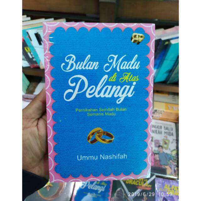 

Bulan Madu Di Atas Pelangi
