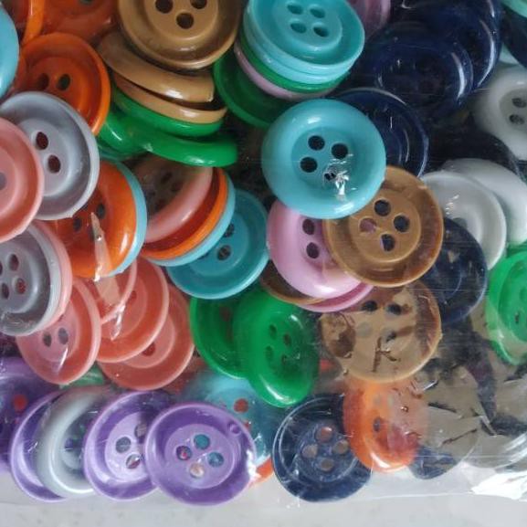 

Promo Hari Ini" mix warna kancing besar 2.5 cm isi 144 pcs