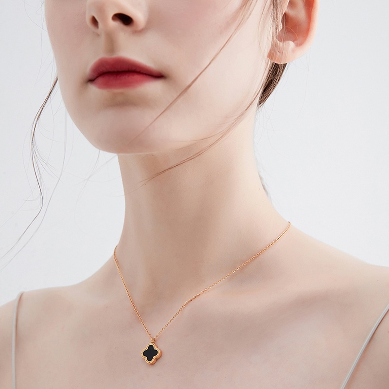 Korean 18k Gold Titanium Steel Necklace Black and White Double-sided Four-leaf Clover Pendant For Women