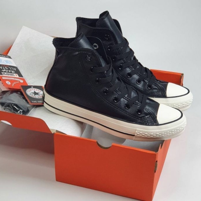 EOS - Sepatu Sneakers Converse Chuck Taylor Classic CT 70s Leather "Black White"