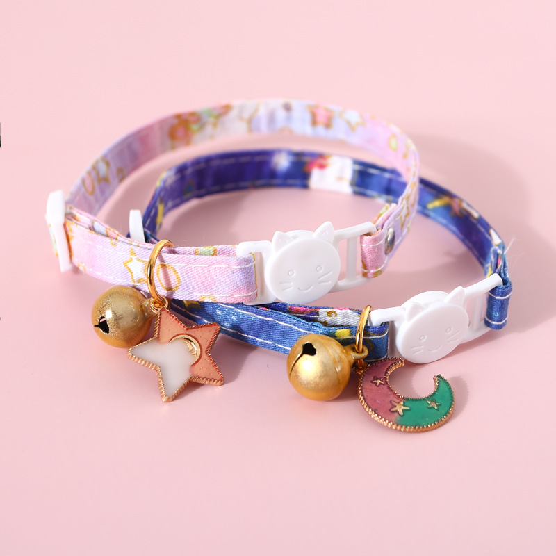 Kalung Leher Anjing / Kucing adjustable Motif Bintang / Bulan Dengan Lonceng