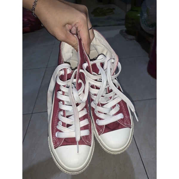 preloved sepatu sneakers wanita