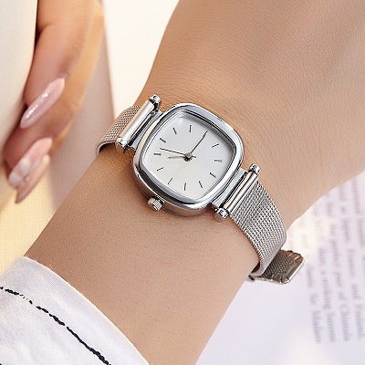 Jam Tangan Wanita Kecil Elegan Dial Kotak Dengan Strap Karet Pasir Fashion Casual Wanita