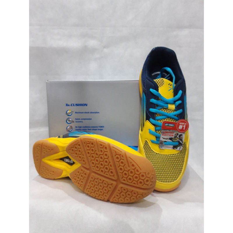 Sepatu Badminton Yonex 777