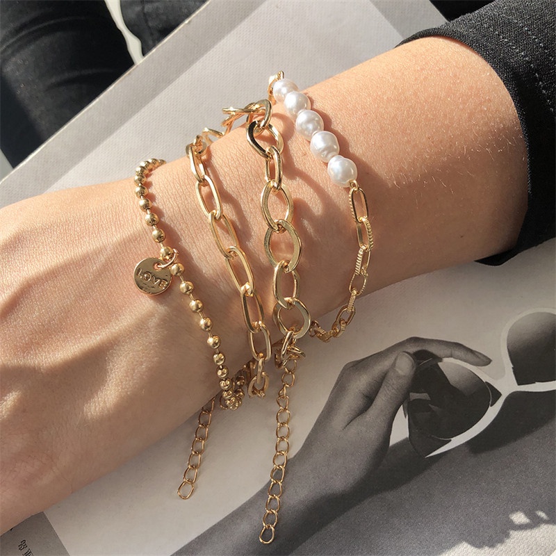 4pcs / Set Gelang Rantai Emas Multilayer Aksen Mutiara Untuk Wanita