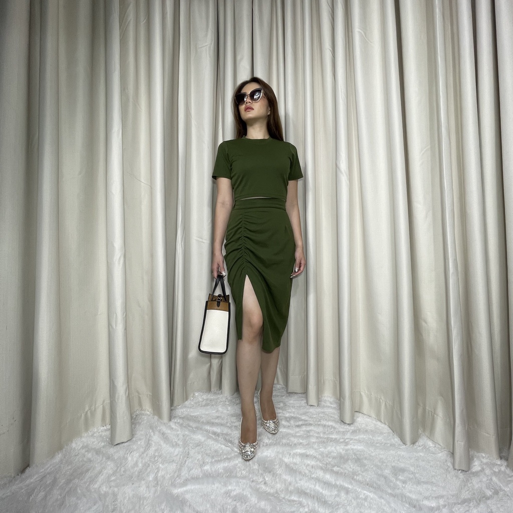 Emily Setelan Crop Top Korea Kekinian