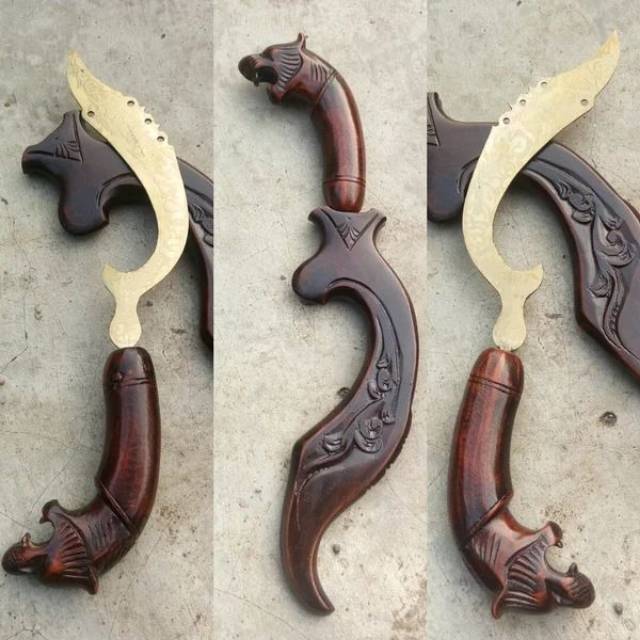 Kujang Kuningan kaligrafi besar