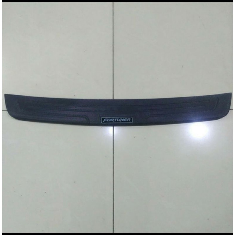 Sillplate Belakang Mobil Fortuner 2006-2015