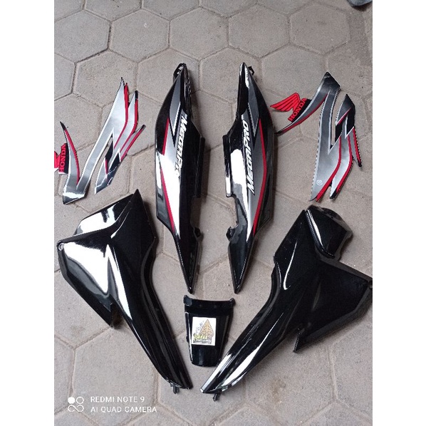 Cover body belakang+bok aki megapro primus