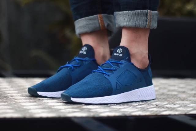 Sepatu sneakers pria sans original navy putih