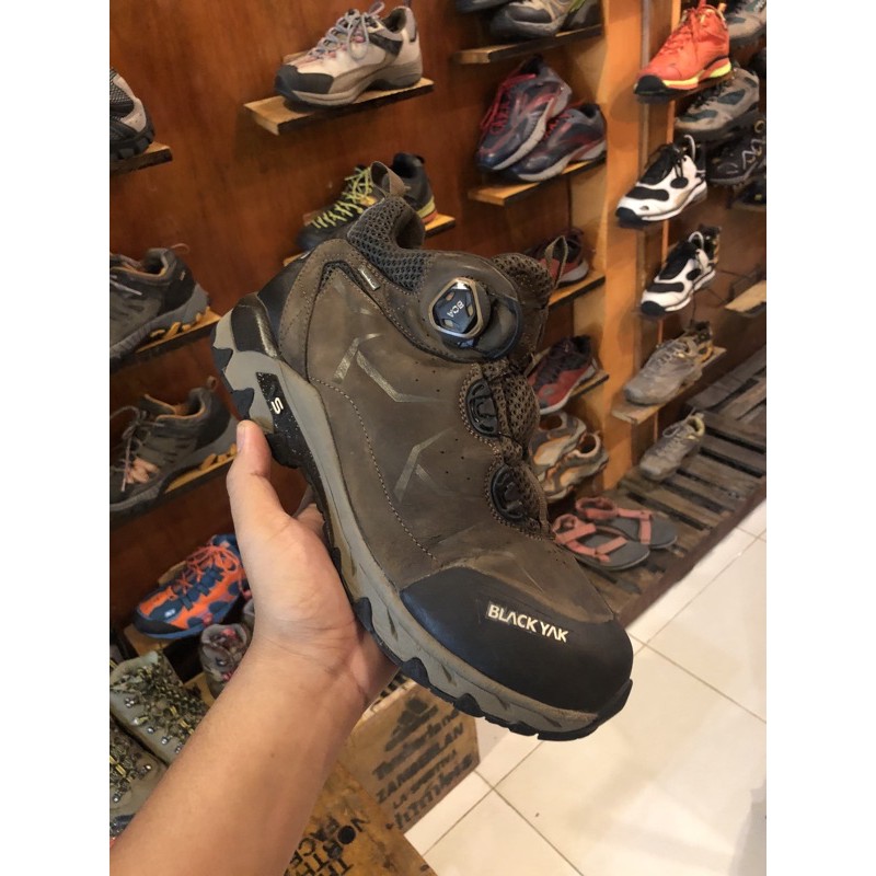 Sepatu Blackyak