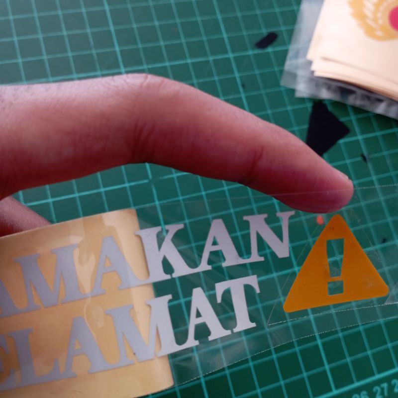 Sticker Cutting Hati Hati Jaga Jarak / Utamakan Selamat