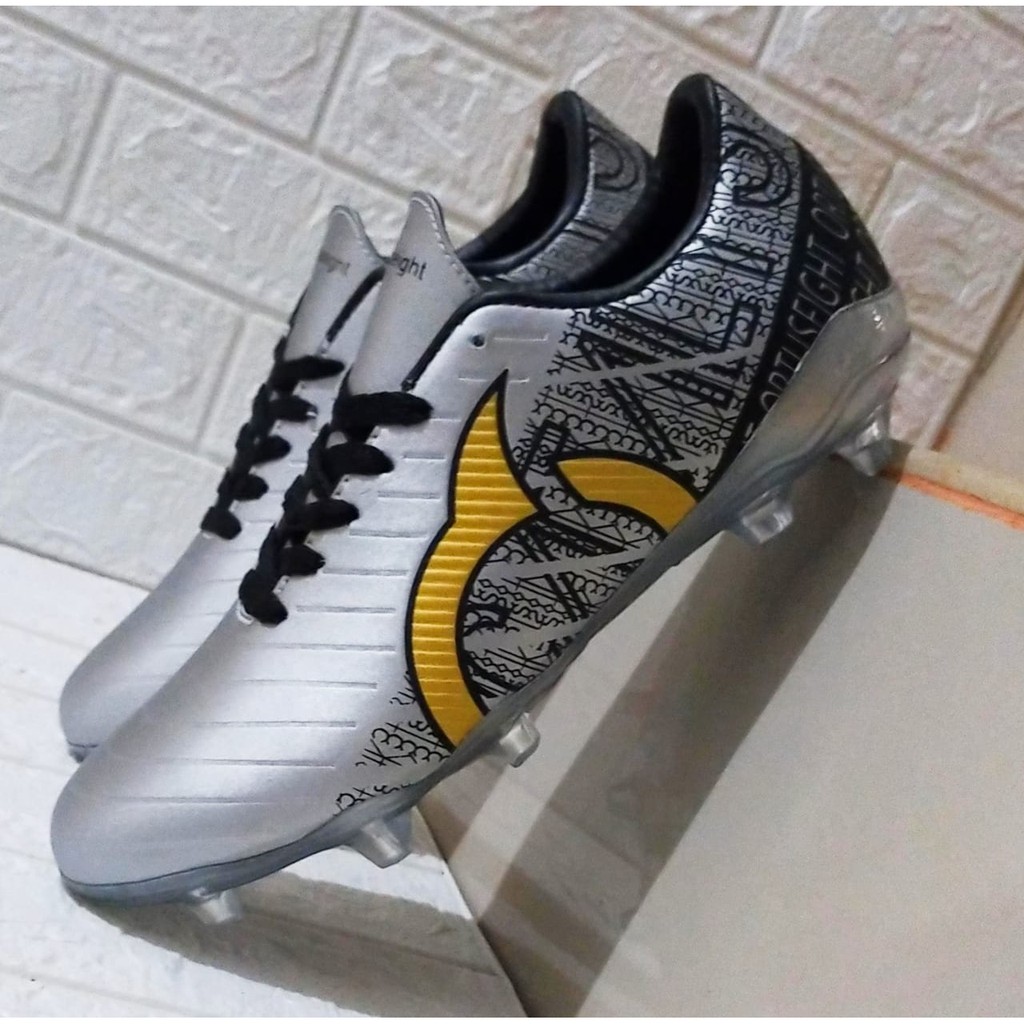 Sepatu Bola Ortuseight Catalyst Cypher in Grade ORI (BISA COD)-Ortus silver
