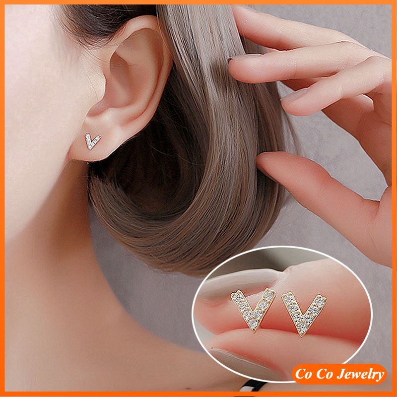 Anting Desain Huruf V Aksen Kristal Warna Silver Untuk Wanita