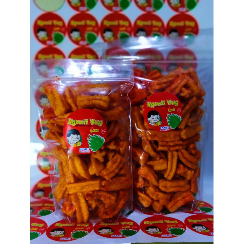 

kerupuk seblak belimbing pedas extra daun jeruk gurih dan renyah kemasan 50gr/100gr/200gr