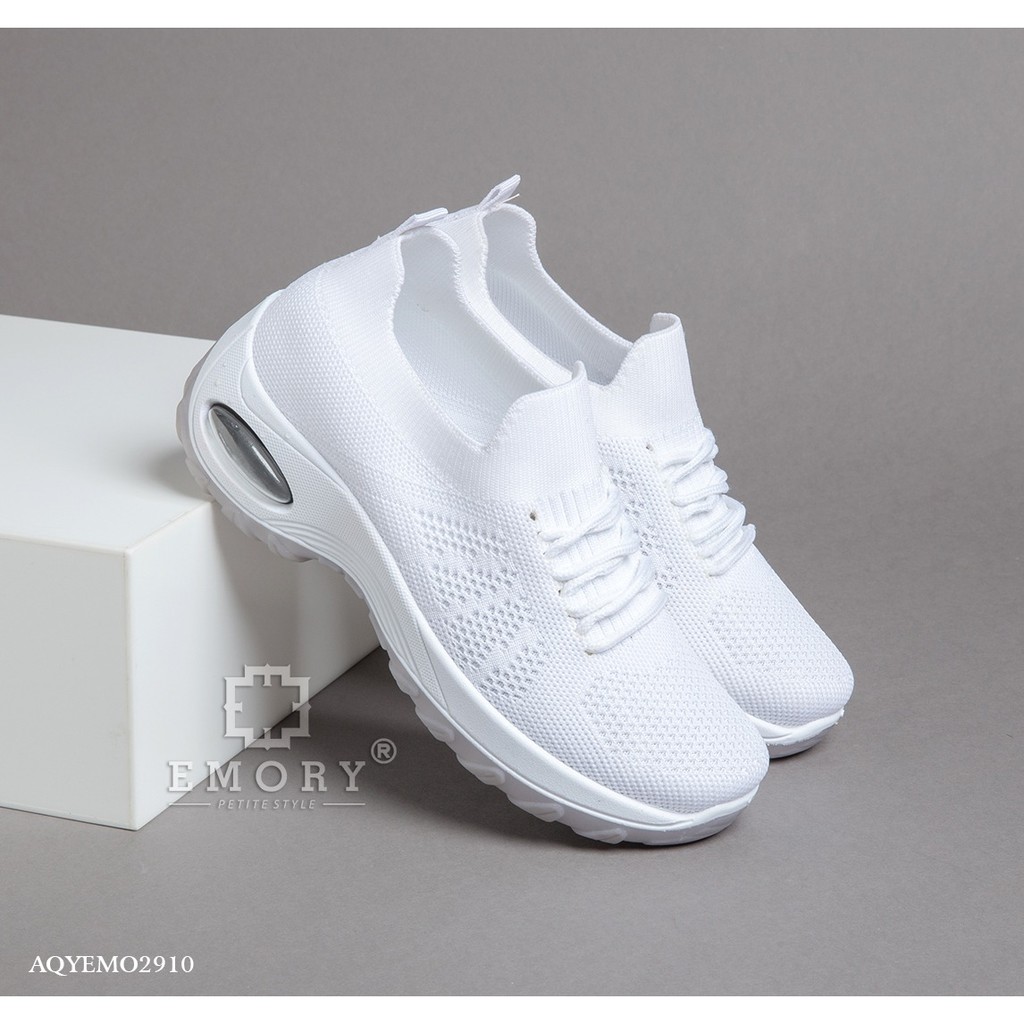 all white athletic sneakers womens