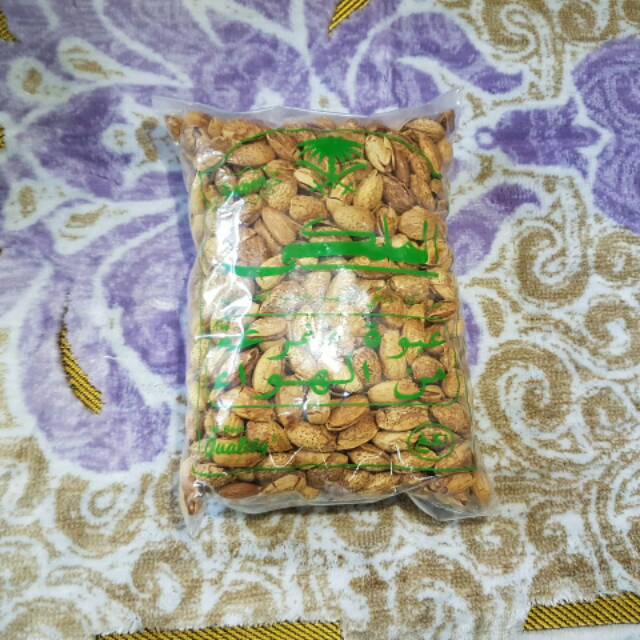 

kacang almond