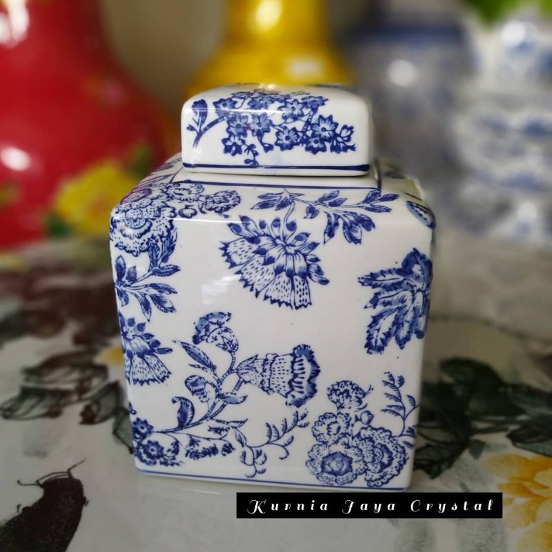 Toples keramik biru putih model kotak/ Pajangan Toples keramik Birputh/ Tochin keramik
