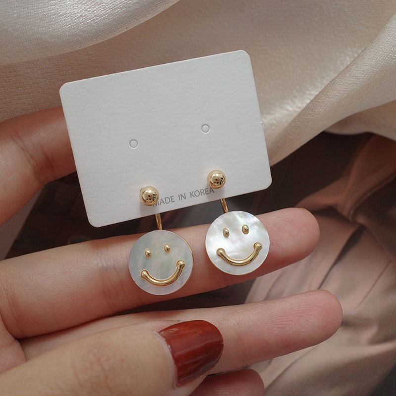 Aksesoris fashion wanita anting-anting smiley manis dan imut gaya Korea sederhana dan serbaguna