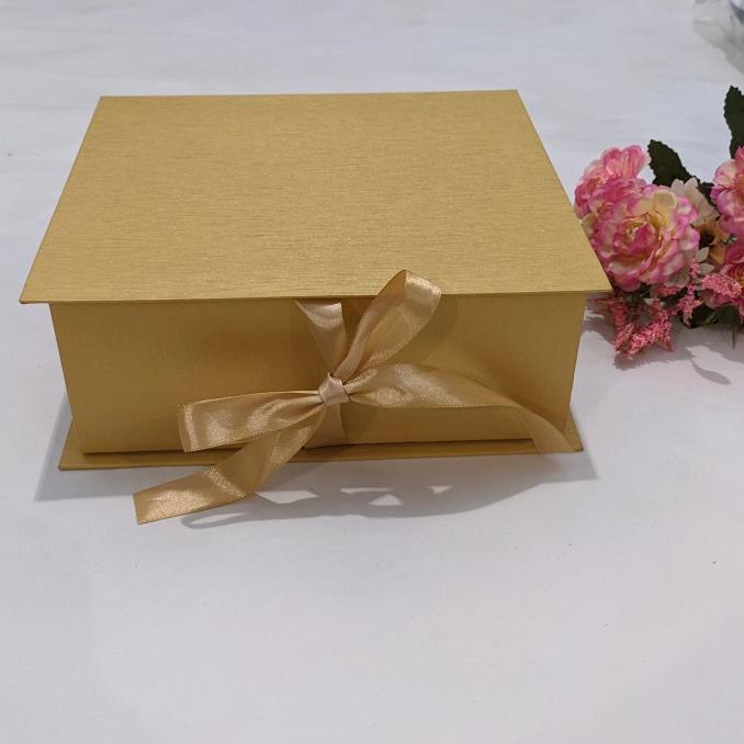 

Premium Product!!! Gift Box Kotak Kado Hardbox 20X20 Cm Tinggi 10 Cm - Paling Diminati