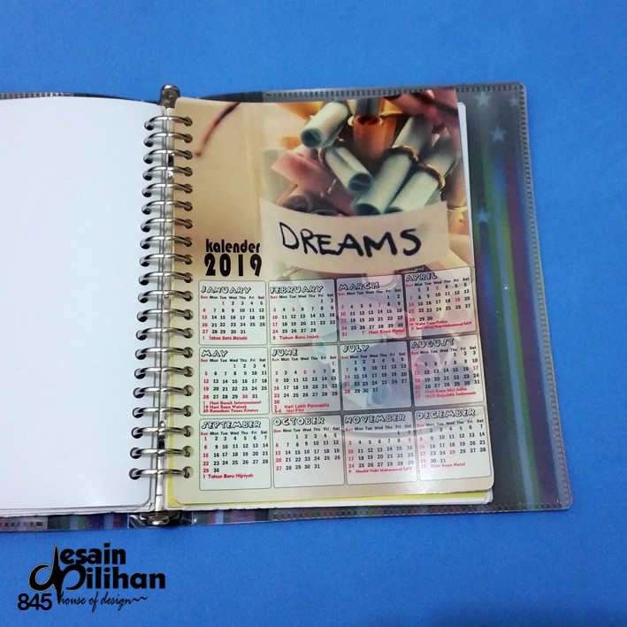 

Kalender 2025 Dreams Binder Organizer 2 Ring, 6 Ring, 20 Ring, 26 Ring Glossy Murah (Tahun bisa request)