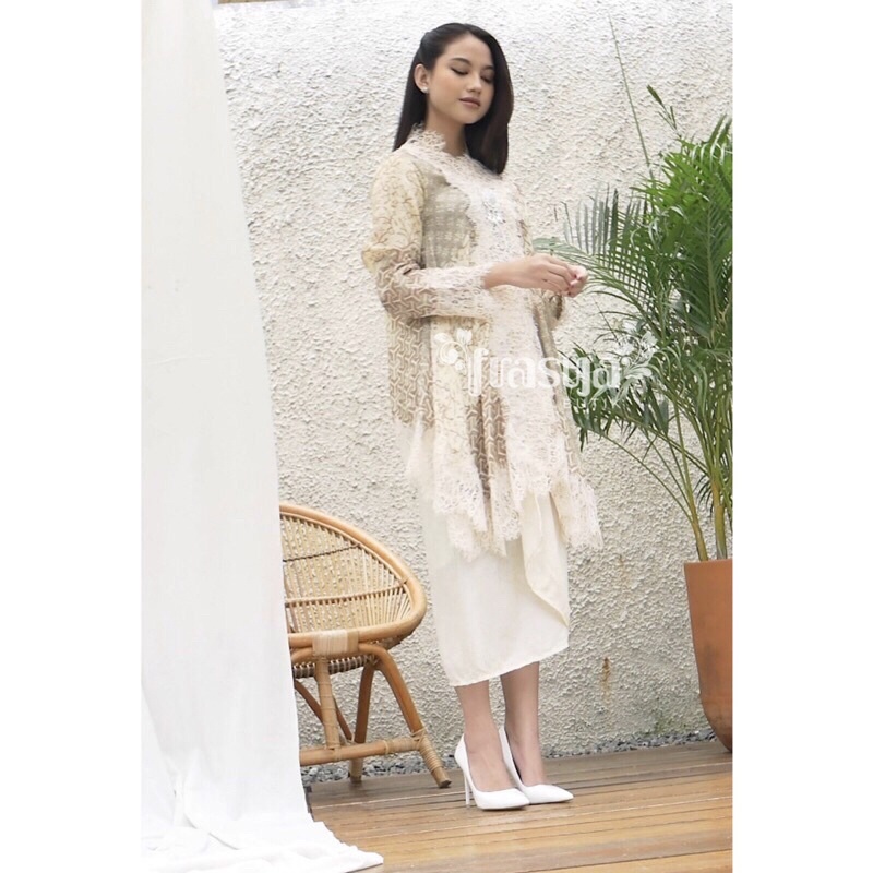 Kebaya Outer Lace Batik Viscose Pulauan Pastel Set Sabrina