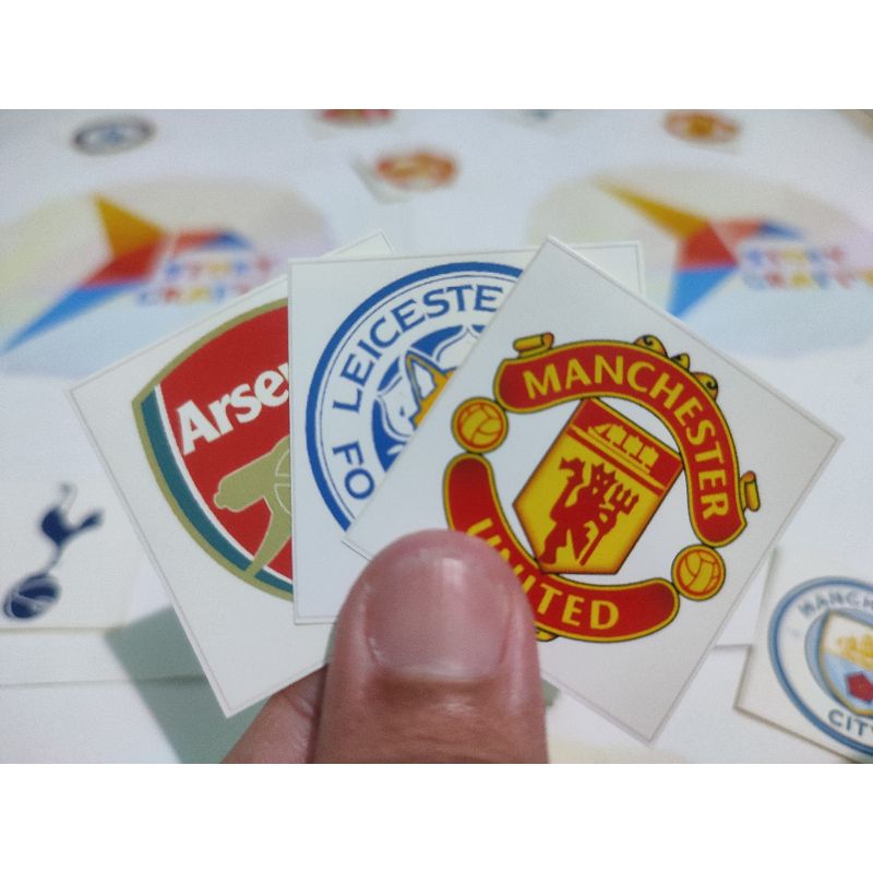 

Sticker Logo Team Sepak Bola Liga Inggris Bahan Glosy Chromo