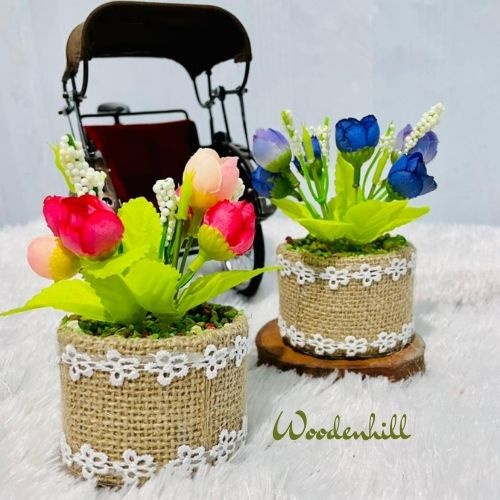 Furniture rangkaian bunga mawar mini kuncup hiasan bunga plastik artifisial , set pot goni yg unik dan aesthetic hiasan serbaguna