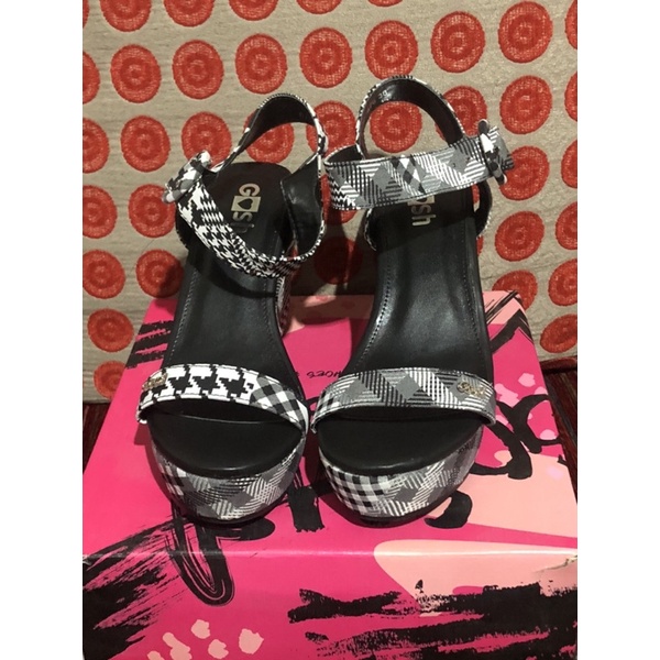 Sepatu Wedges GOSH - Hitam Putih size 38
