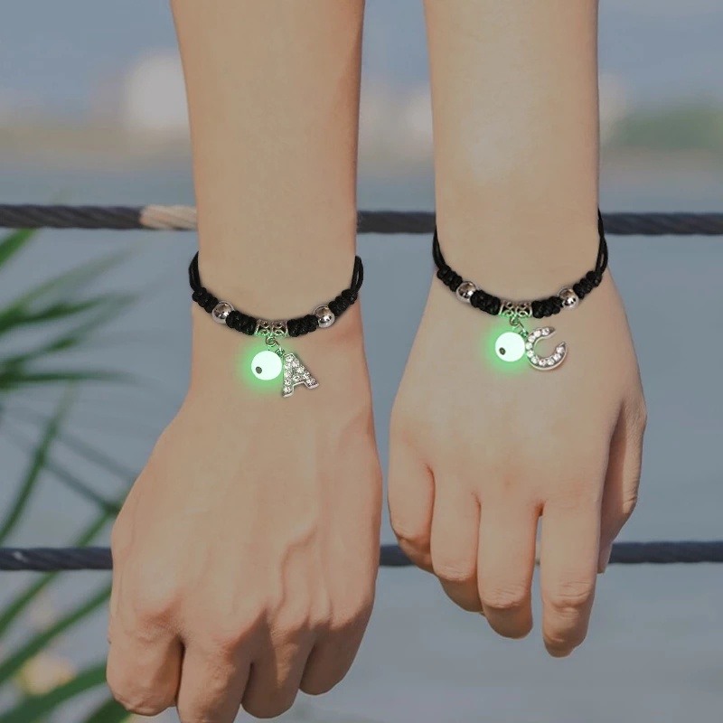 Gelang Tangan Rantai Adjustable Motif 26 Huruf Aksen Zircon Untuk Perhiasan Wanita / Hadiah Ulang Tahun