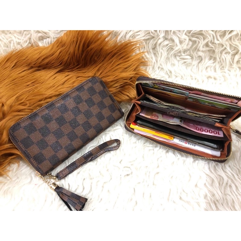 Dompet lv