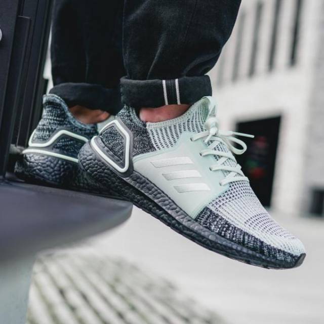 ultraboost 19 linen green