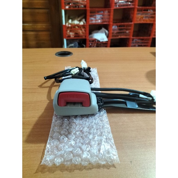 SEAT SAFETY BELT DEPAN INNOVA FORTUNER HILUX LAMA TOYOTA ORIGINAL