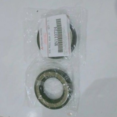 Seal roda belakang dalam Mitsubishi Triton MN110724