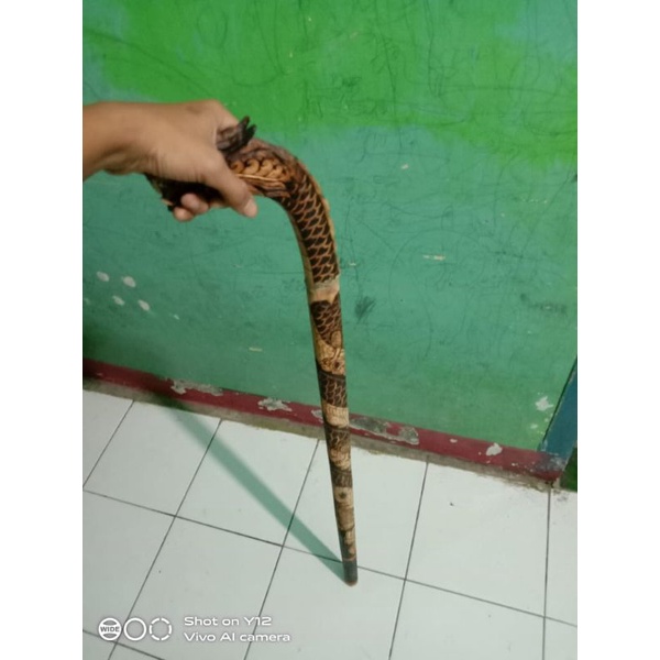 Tongkat kayu ukiran