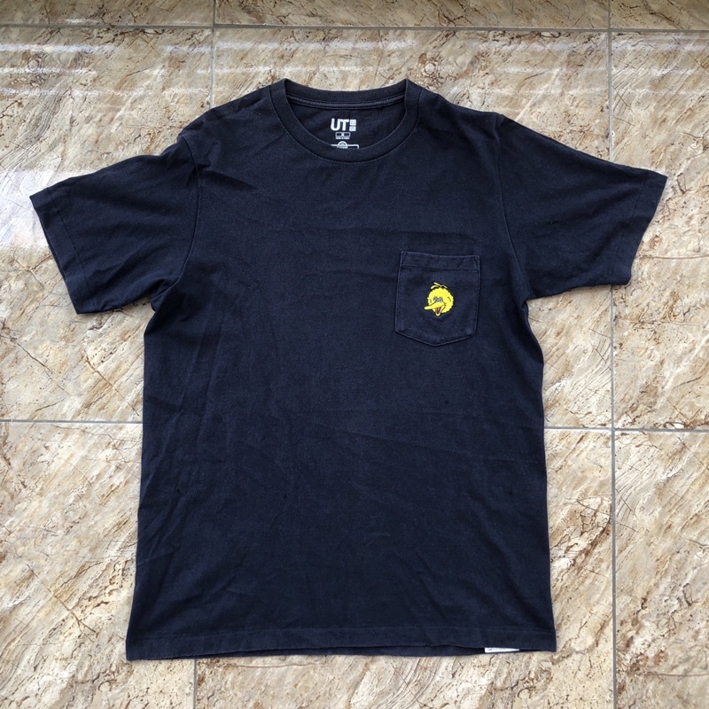 KAOS UNIQLO KAWS SECOND