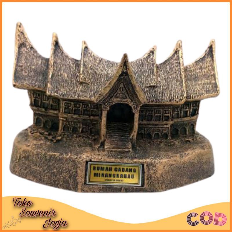 Pajangan Miniatur Rumah Adat Gadang Minangkabau
