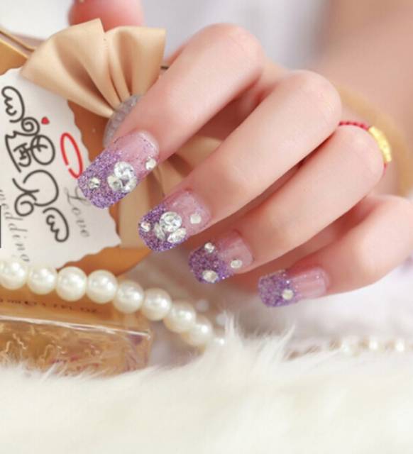 Nail art - 24 pcs kuku palsu warna ungu bertabur berlian imitasi