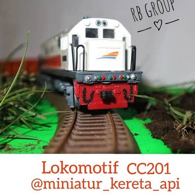 Miniatur Lokomotif CC201 PT KAI kereta api