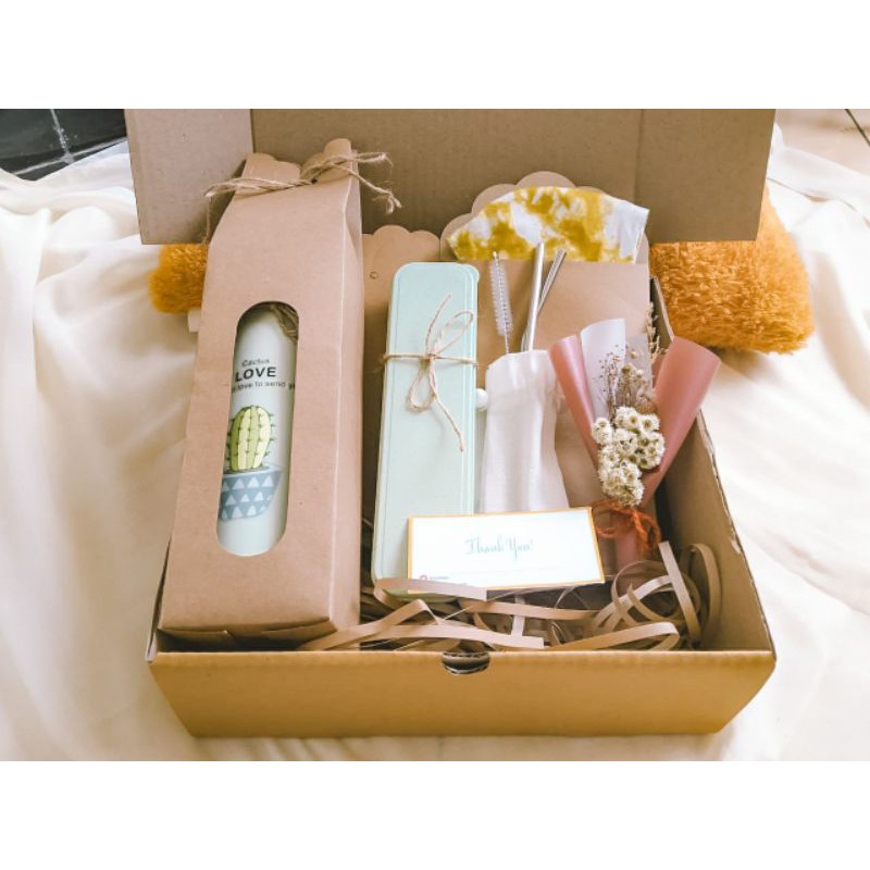 

hampers | kado ulang tahun | wisuda | eco friendly | gift box
